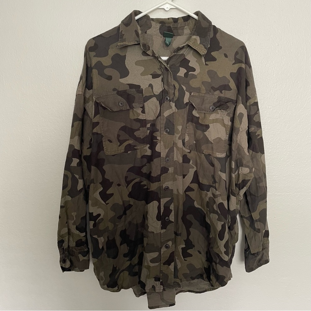 Wild Fable Camo Flannel Women's Size Large Long Sleeve Button Up Camo Shirt
